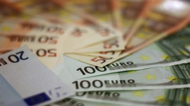 Dolar ve euroda haftanın ilk gününde hareketlilik