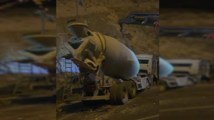 Kamyon ile beton mikseri çarpıştı: 2 yaralı